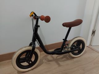 Bicicleta sin pedales negra