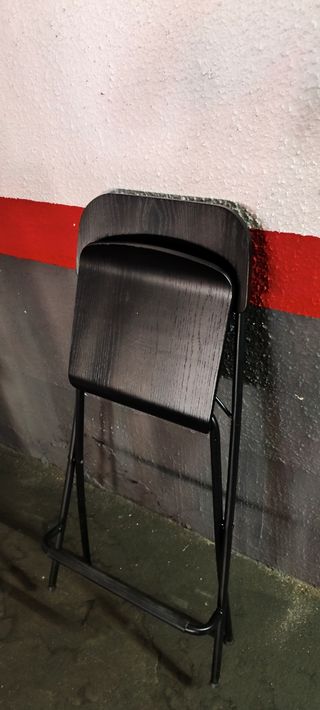 Taburete Ikea negro plegable