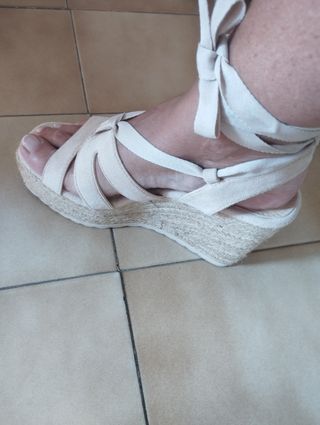 Sandalias beige verano