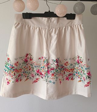 Falda blanca estampada flores