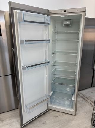 Frigorífico Bosch acero 185cm. Nuevo de Exposición