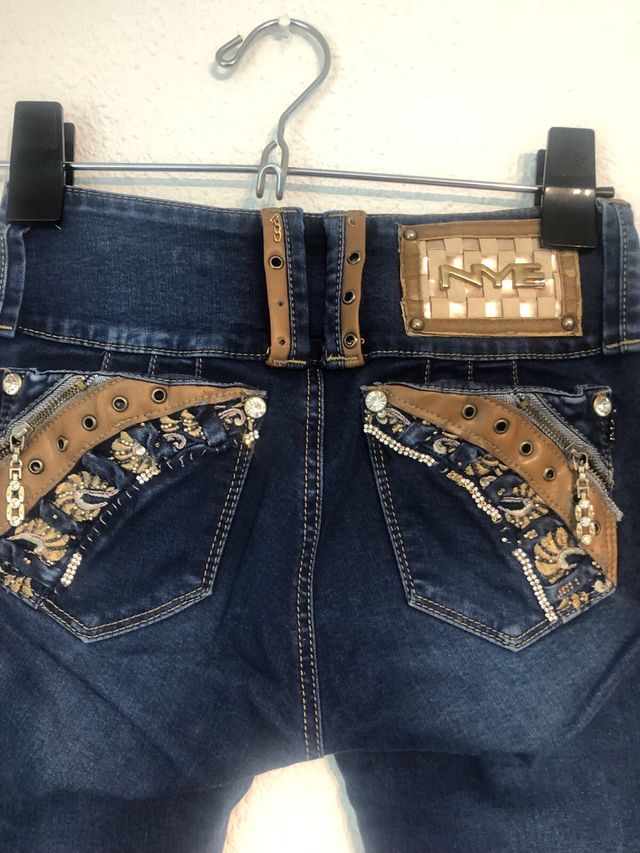 Vaqueros ajustados, tiro alto, push up