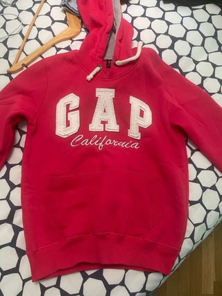 Sudaderas y camisetas Hugo Boss, Gap, Nike etc. 