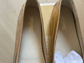 Zapatos Michael Kors dorados, talla 39