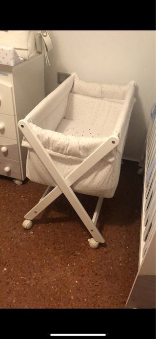 Minicuna blanca c/ ruedas