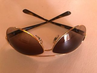 Ray-Ban Gafas Sol Marrones con montura dorada. 