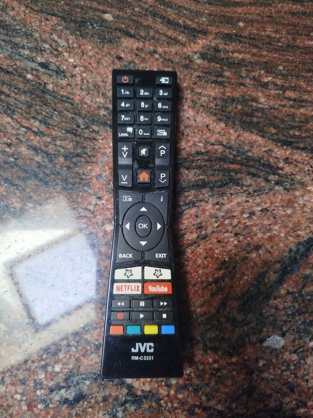 Mando JVC RM-C3331 se entrega con pilas.