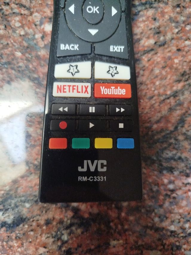 Mando JVC RM-C3331 se entrega con pilas.