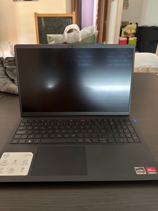 Dell Inspiron 15 Ryzen 7 5700U 16 GB di ram e 1 TB