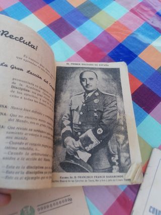 Libros militares antiguos España