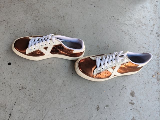 Zapatillas Munich color cobre
