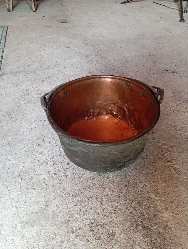 Caldera cobre antigua