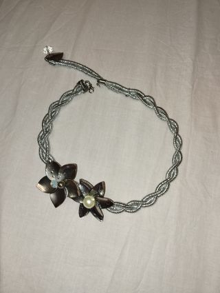 Collar artesanal flores metalicas