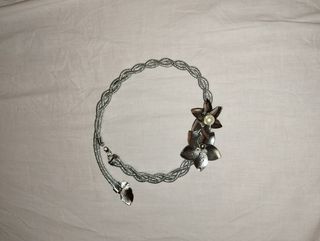 Collar artesanal flores metalicas