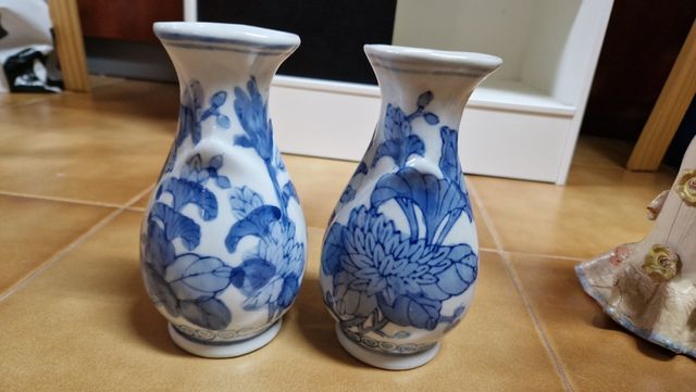 Figuras y jarrones de cerámica