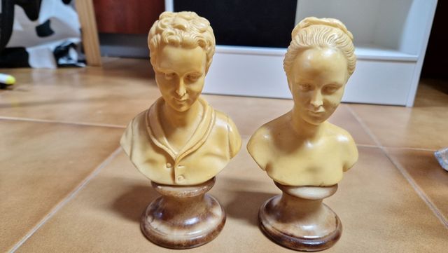 Figuras y jarrones de cerámica