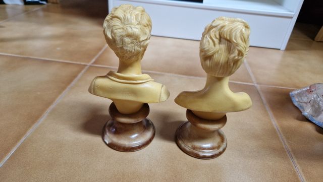 Figuras y jarrones de cerámica