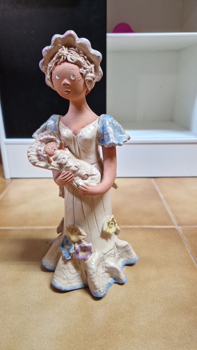 Figuras y jarrones de cerámica