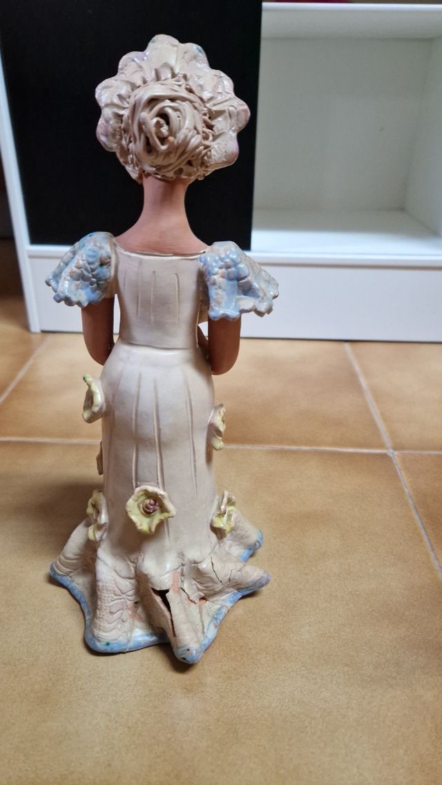 Figuras y jarrones de cerámica