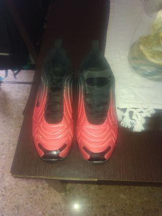 Zapatillas Nike Air Max 720 rojas y negras