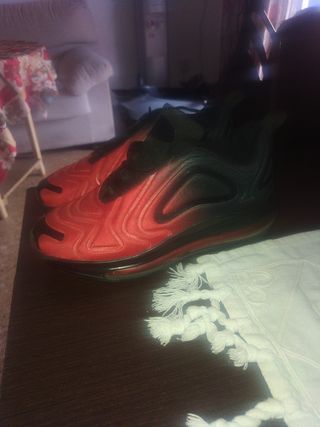 Zapatillas Nike Air Max 720 rojas y negras