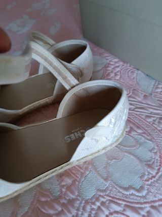 (37) Alpargatas bordadas flores jackuard