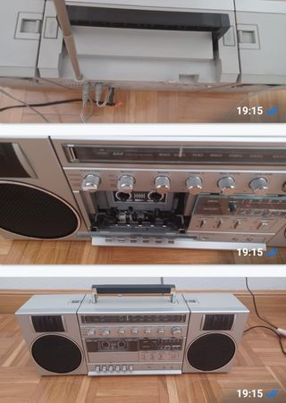 Radio cassette vintage plateado