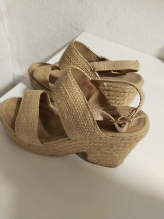 Sandalias cuña beige-dorado