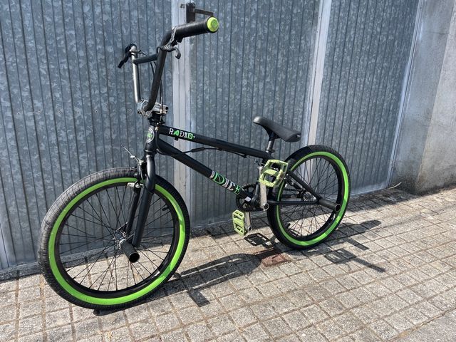 Bici BMX RAD BMX negra-verde