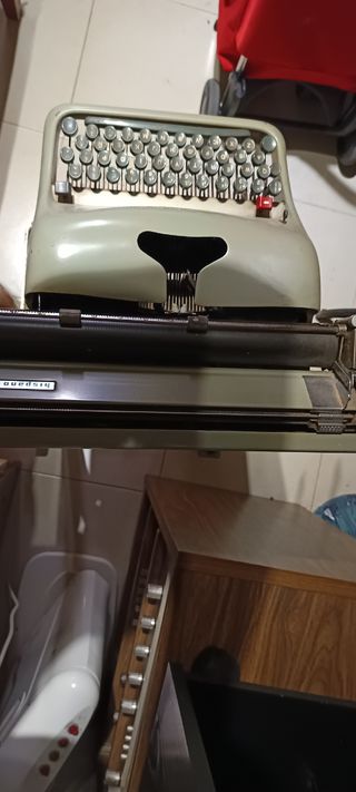 Máquina escribir Olivetti Lexikon 80