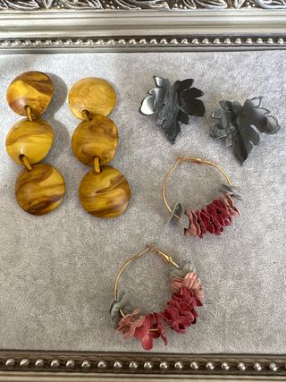 3 pares de pendientes surtidos