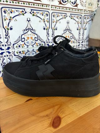 Zapatillas plataforma Mustang negras