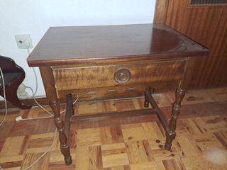 Mesa auxiliar madera marrón