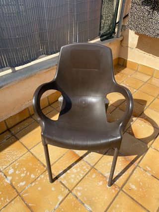 4 Silla terraza marrón plástico