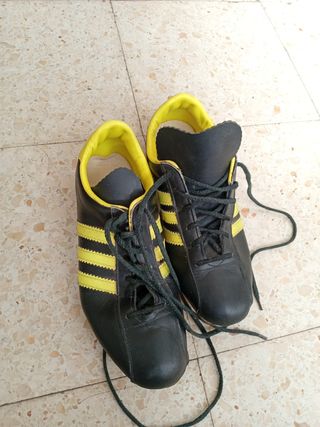 Botas fútbol niño Adidas vintage número 42
