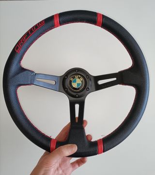 Volante MOMO reparado