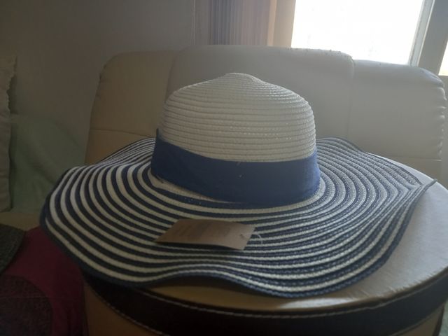 Sombrero playa azul y blanco