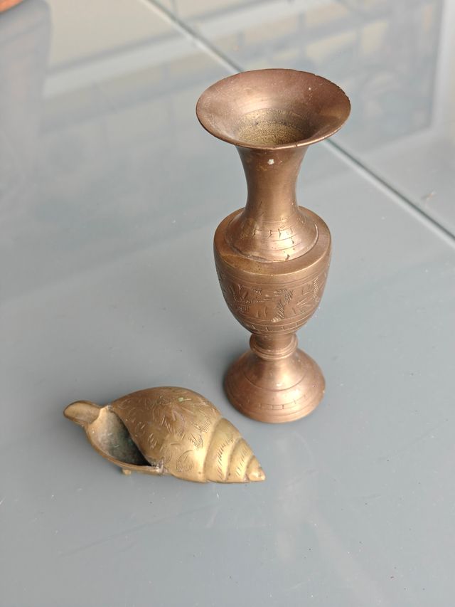 Jarrón y cenicero bronce antiguos