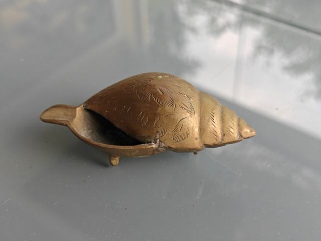 Jarrón y cenicero bronce antiguos