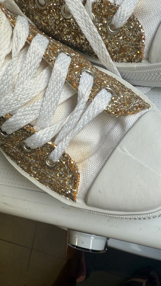 Zapatillas Urban 57 doradas tipo Converse