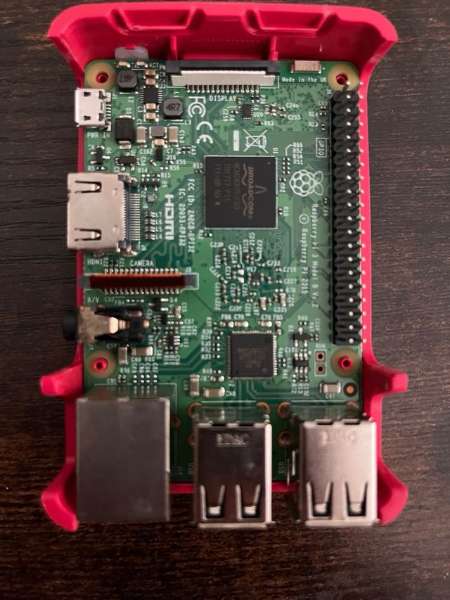 Raspberry Pi 3 Modelo B + Caja