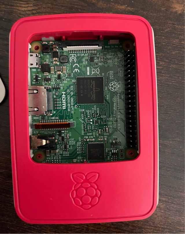 Raspberry Pi 3 Modelo B + Caja