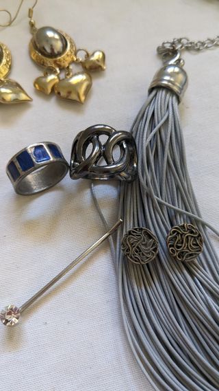 BISUTERÍA + joyero GRATIS: Collares ,  Pulseras...