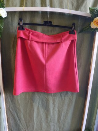 Falda rojo fresa