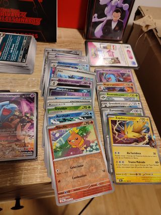 Lote Pokémon TCG Etb rivales predestinados