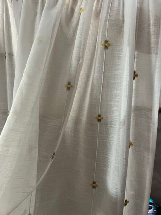 Cortina lino y bordado con barra