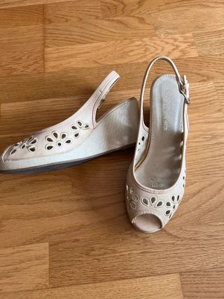 Sandalias cuña beige