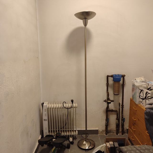 Lámpara de pie moderna - metal