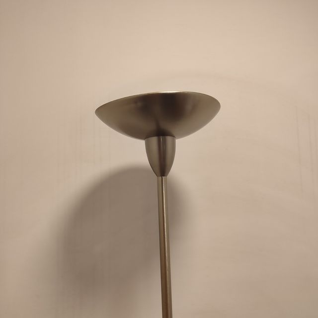 Lámpara de pie moderna - metal