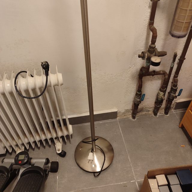 Lámpara de pie moderna - metal